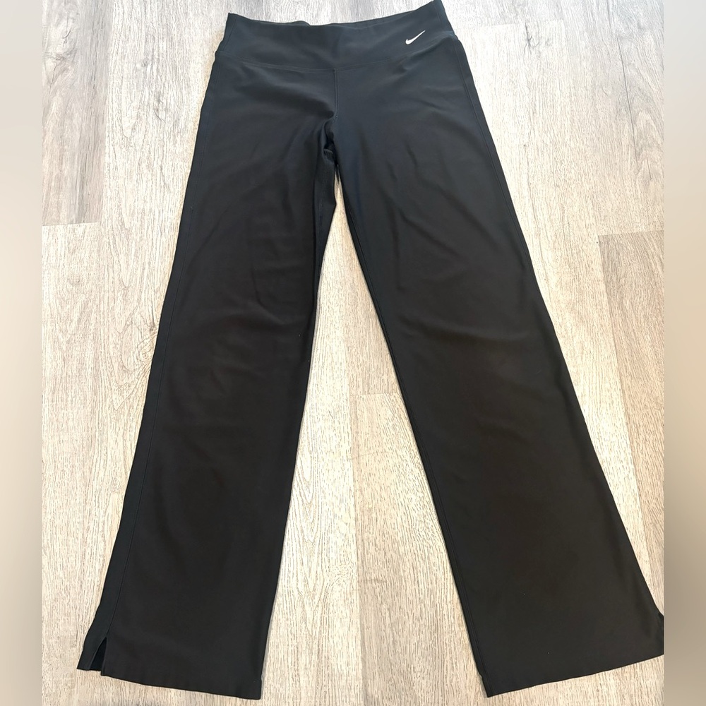 Nike fit dry flare leggings